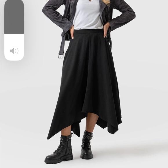 NOHO SKIRT - BLACK - Picture 3 of 8